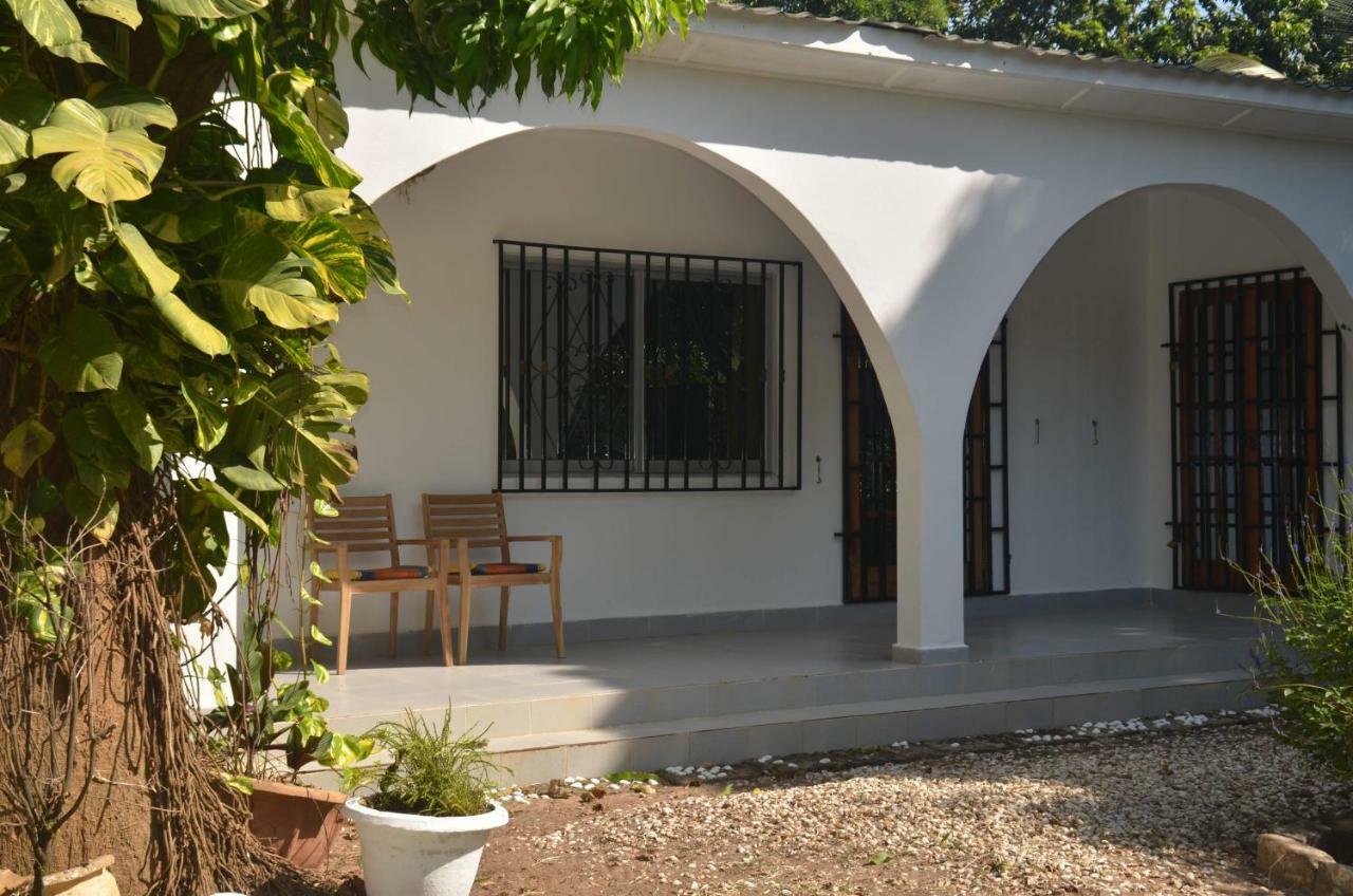 Vokundahouse Villa Kololi Exterior photo