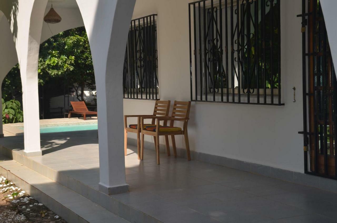 Vokundahouse Villa Kololi Exterior photo