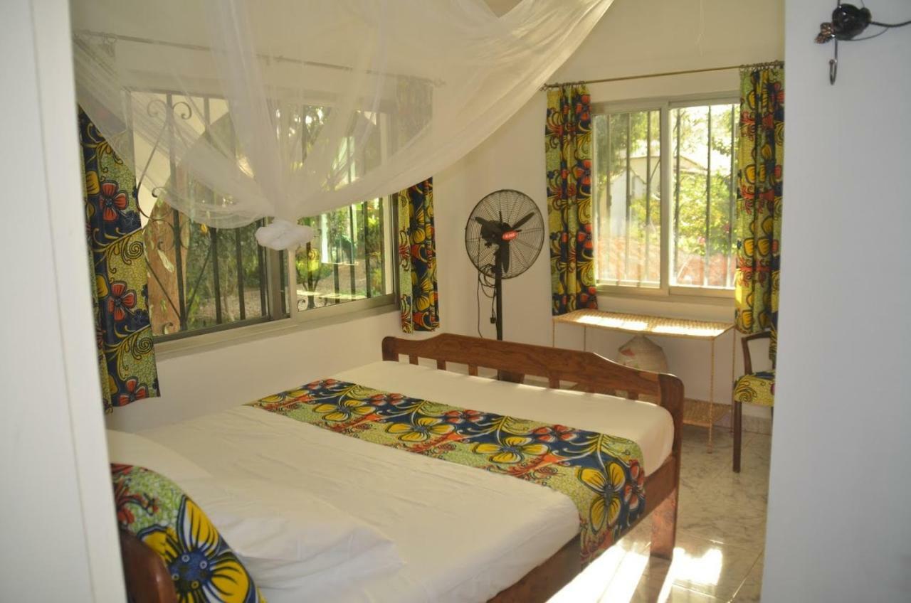 Vokundahouse Villa Kololi Exterior photo